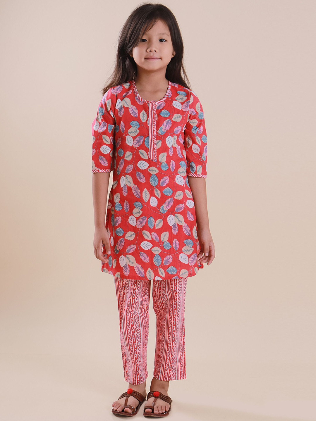 Sangria Girls Red Floral Printed Pure Cotton Straight Kurta With Trouser