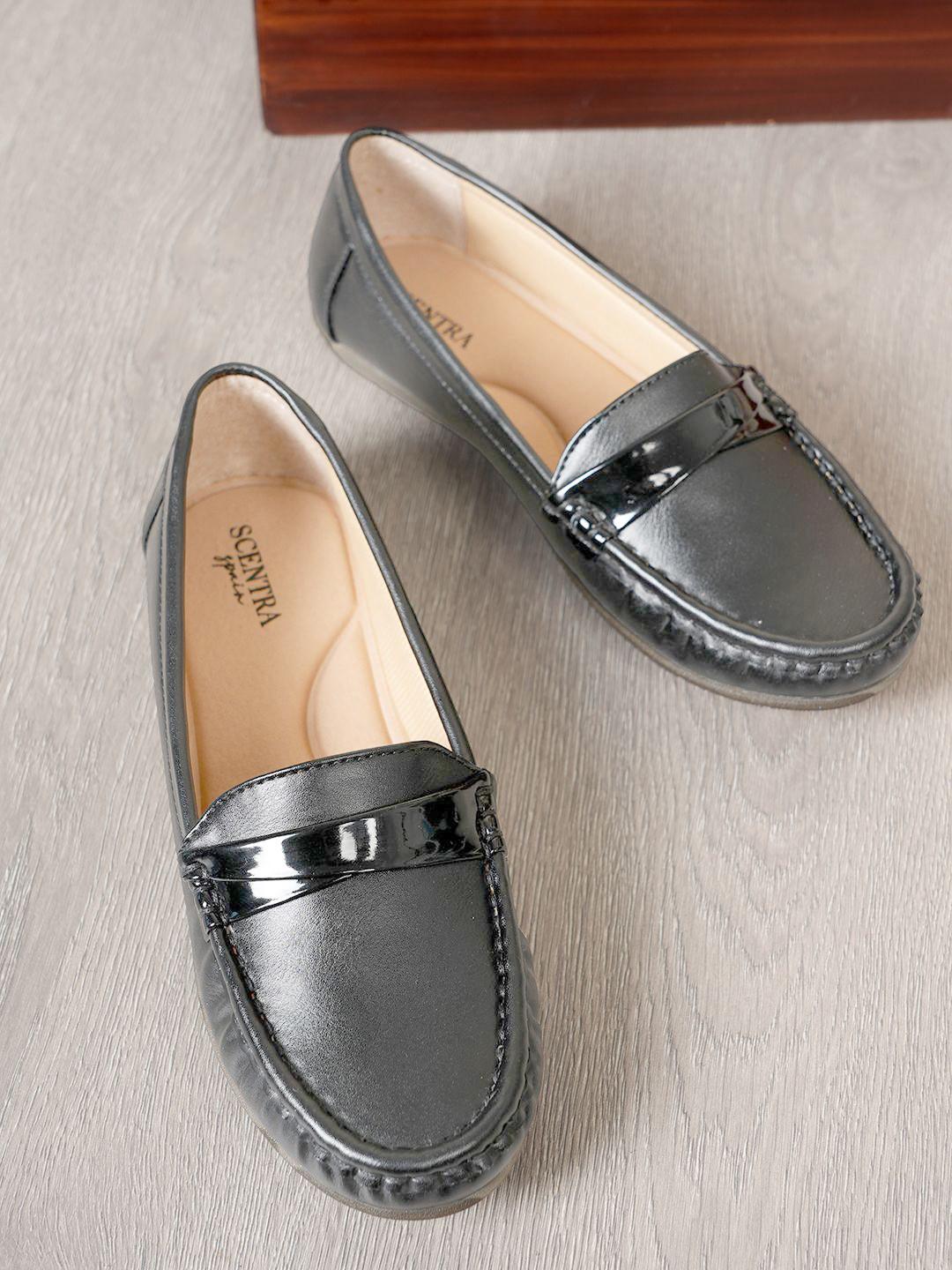 SCENTRA Spain Women Round Toe Comfort Insole Loafers
