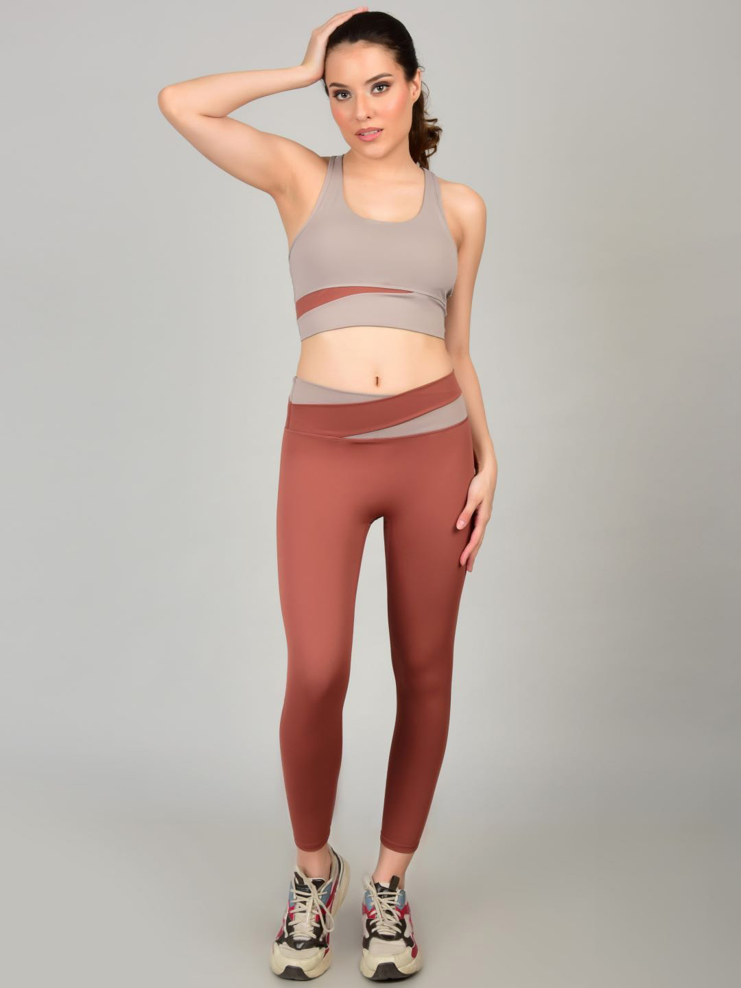 Poftik Colourblocked Sports Bra & Ankle-Length Tights Tracksuits