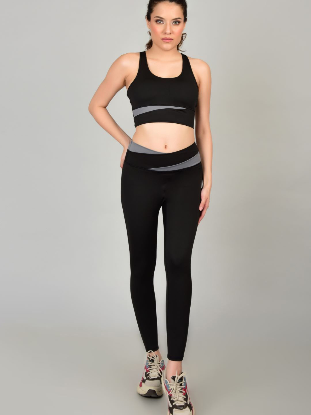 Poftik Women Sports Bra & Ankle-Length Tights Tracksuits