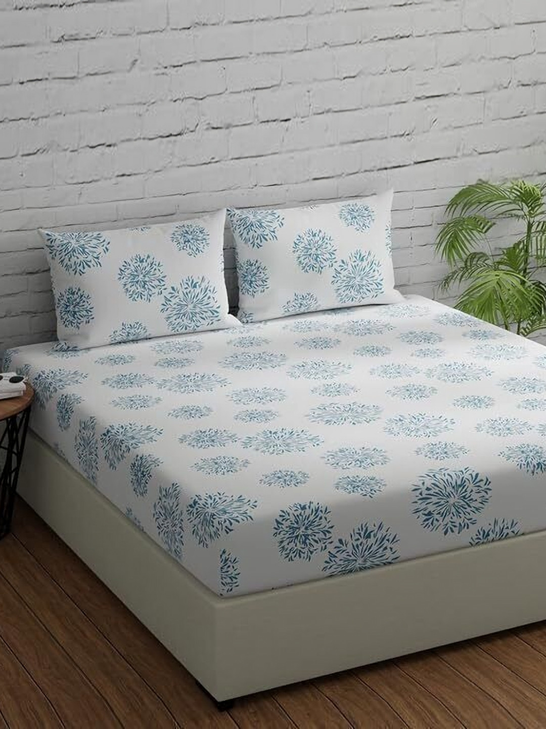 Huesland White Floral Printed Cotton 144 TC King Fitted Bedsheet With 2 Pillow Covers