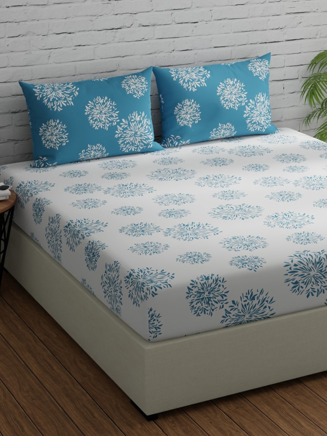 Huesland White & Blue Floral 144 TC Cotton Fitted King Bedsheet with 2 Pillow Covers