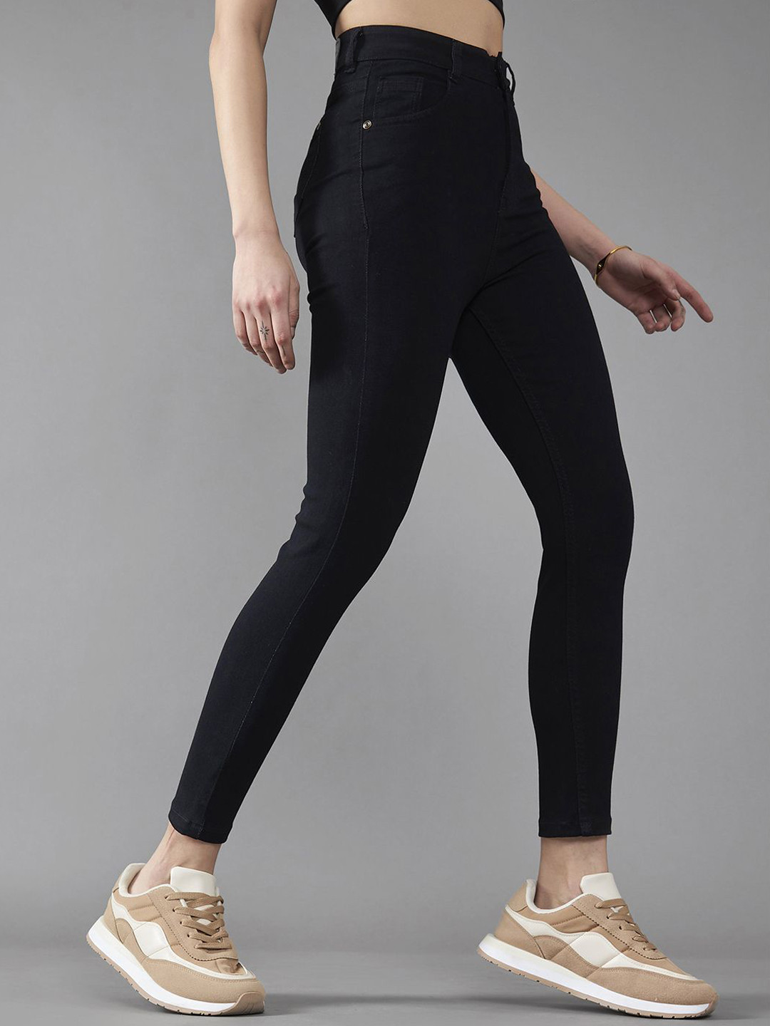 DOLCE CRUDO Women Skinny Fit High-Rise Cropped Stretchable Jeans