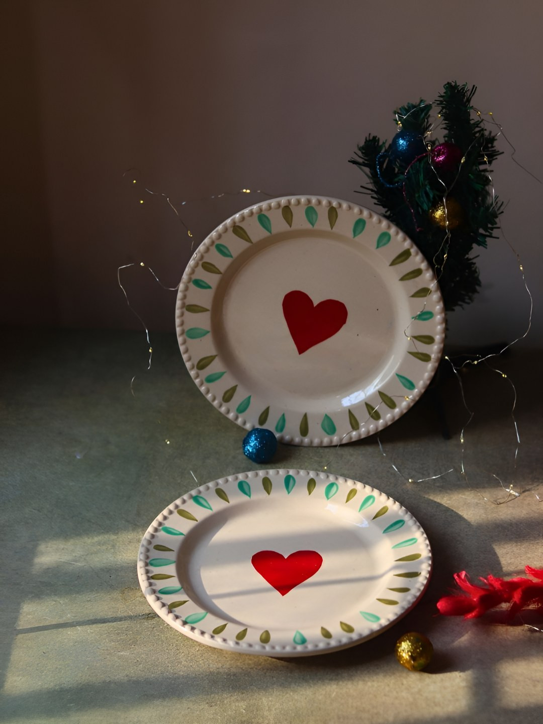 WEAVING HOMES White & Red 2 Pieces Heart Printed Ceramic Plates