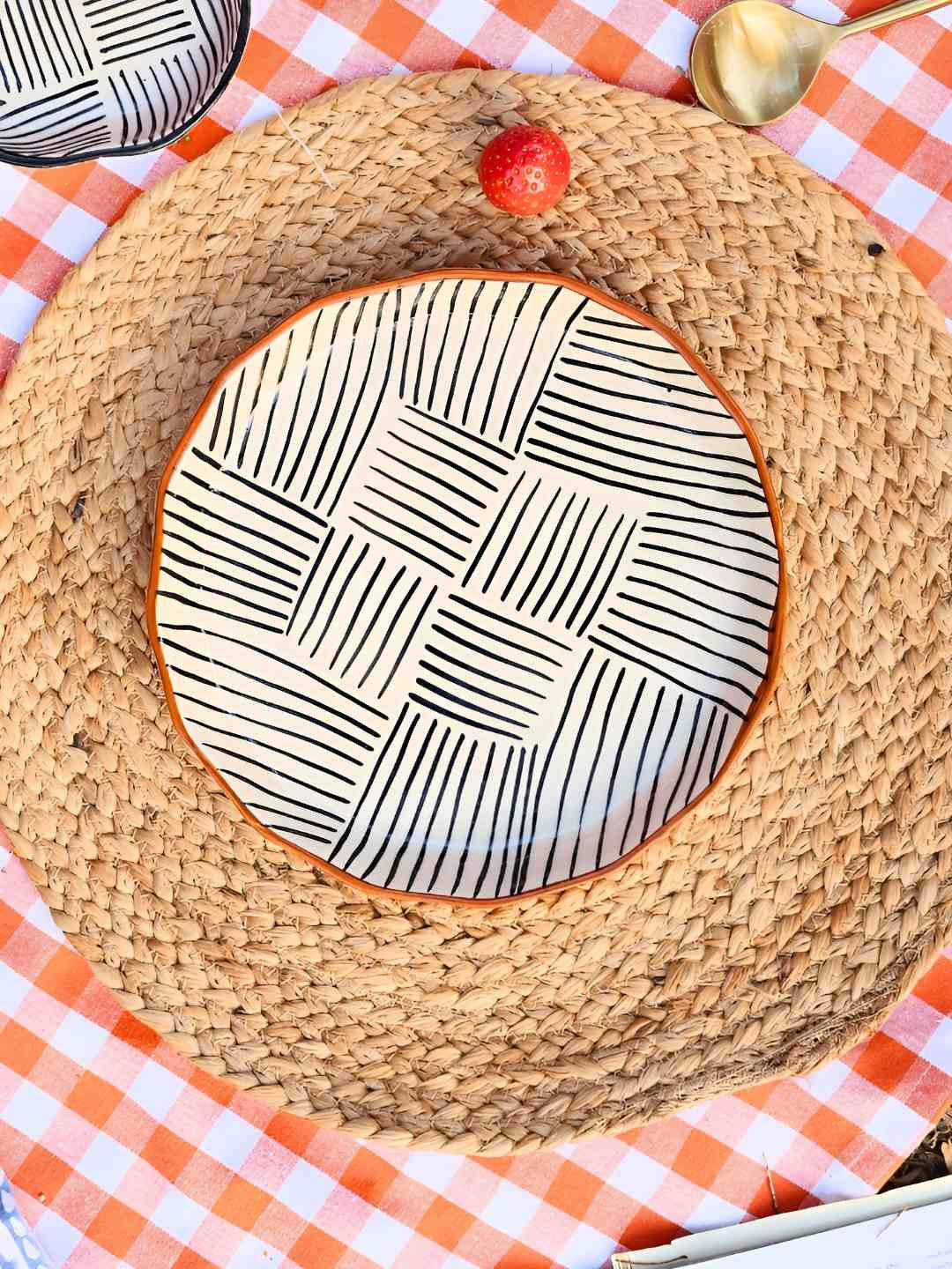 WEAVING HOMES White & Black Geometric Printed Microwave Safe Ceramic Plate