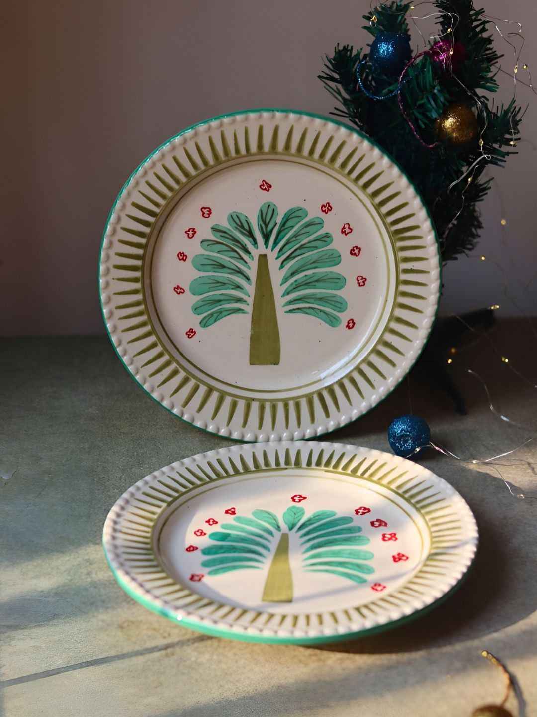 WEAVING HOMES White & Green 2 Pieces Palm Oasis Printed Microwave Safe Ceramic Plates
