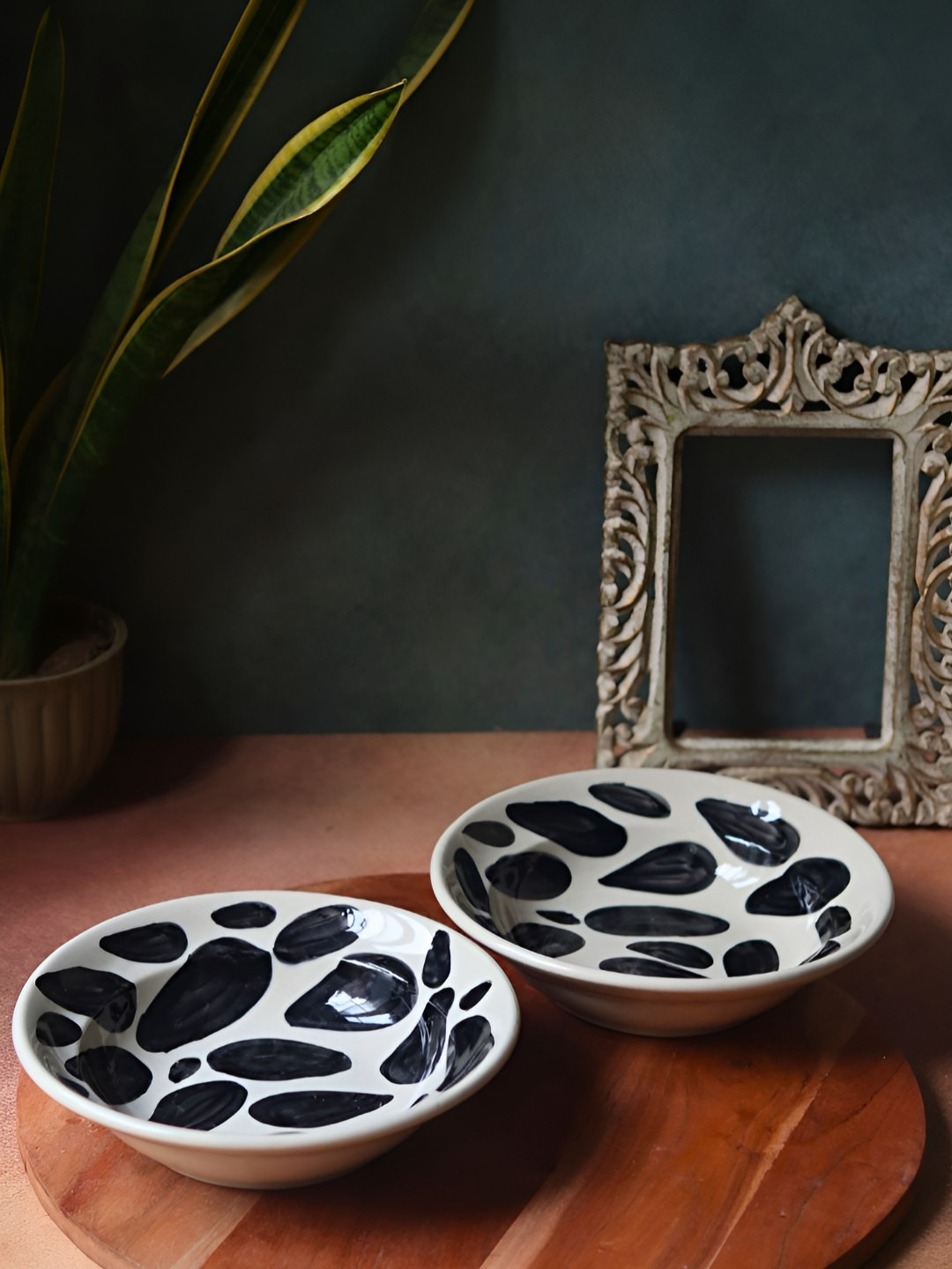 WEAVING HOMES White & Black 2 Pieces Ceramic Microwave Safe Glossy Ceramic Serving Bowl