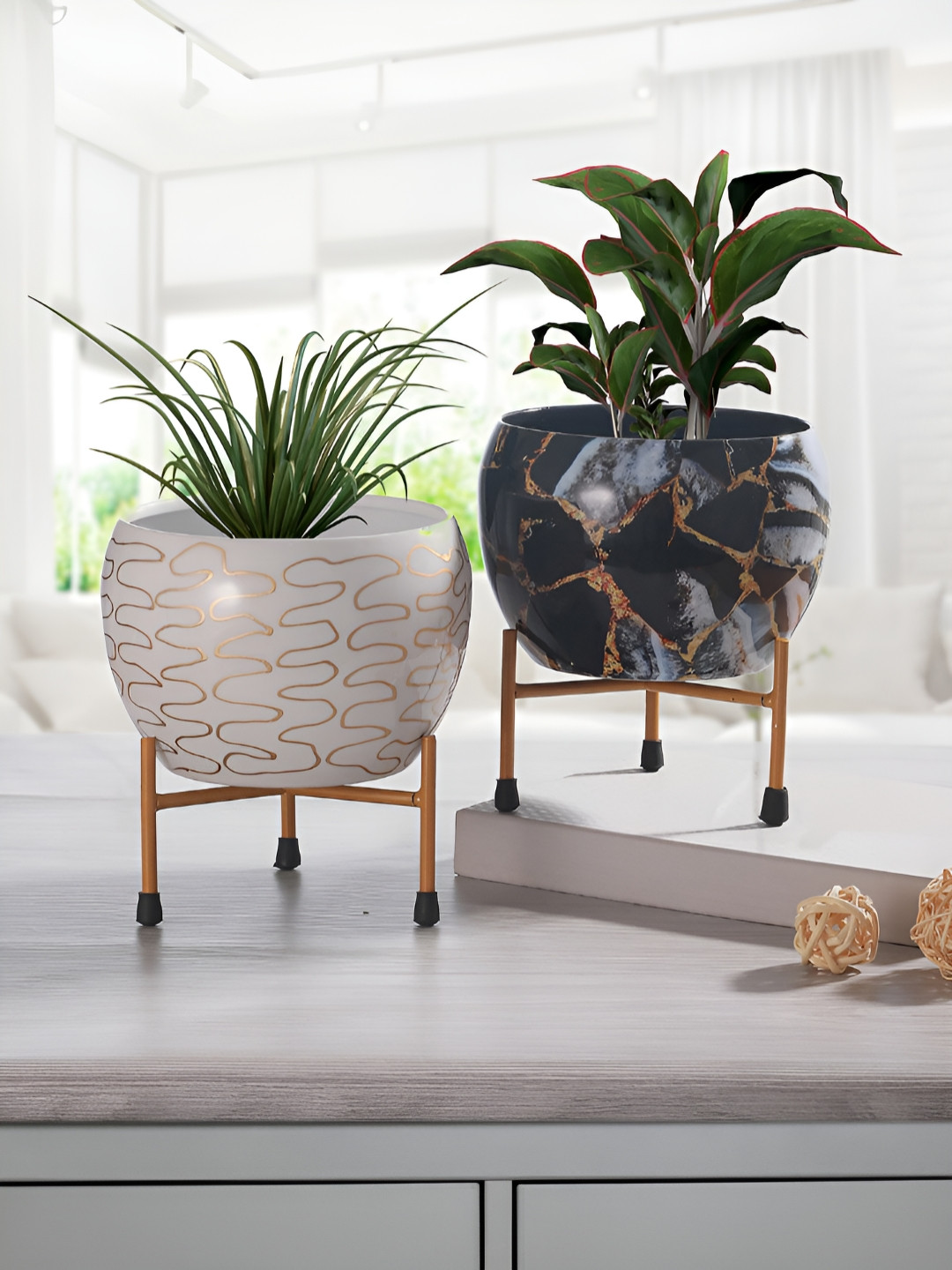 Homspurts Beige & Black 2 Pieces Printed Metal Vases