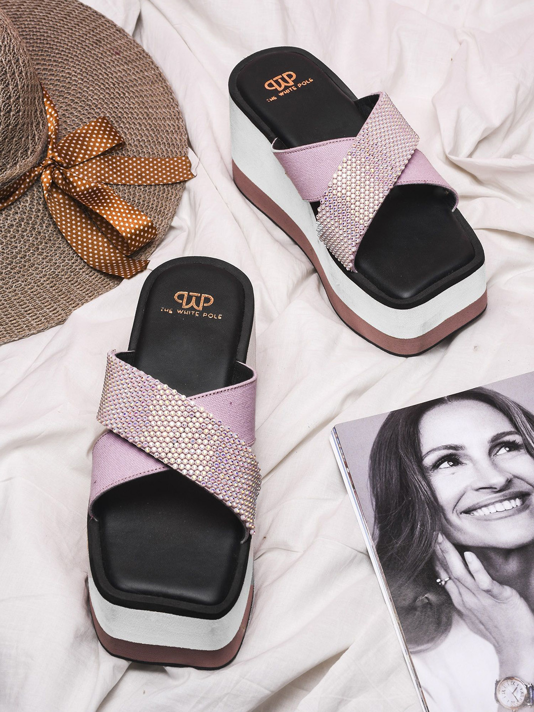 THE WHITE POLE Party Wedge with