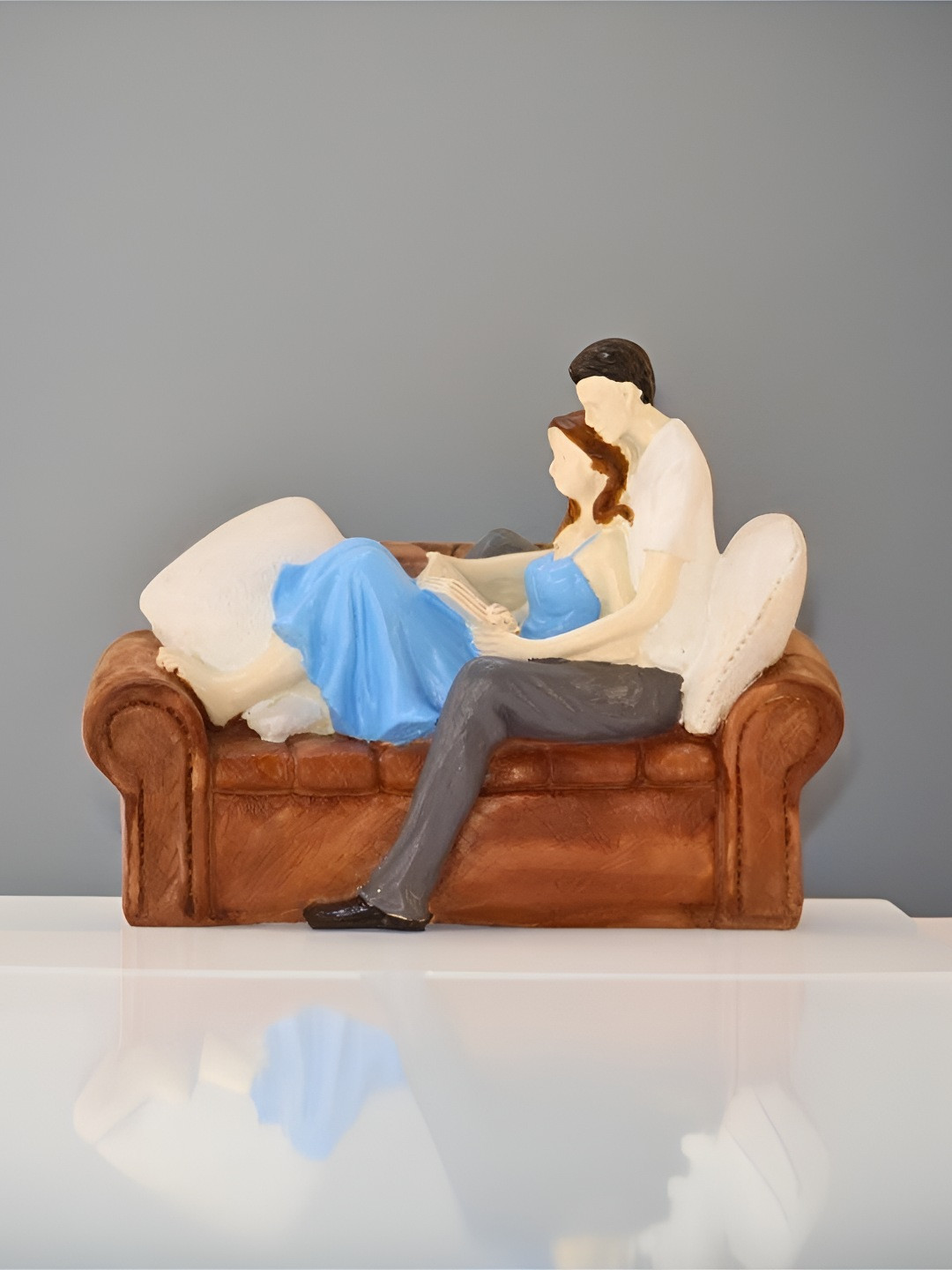 BECKON VENTURE White Polyresin Glossy Living Room Small Showpiece - 5.7 Inches