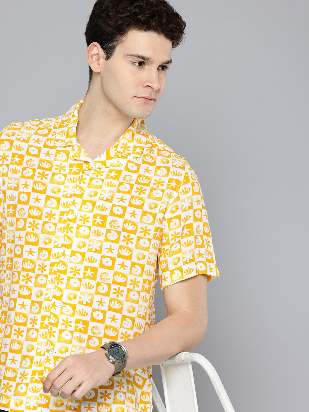 Levis Relaxed Fit Conversational Printed Cuban Collar Drop-Shoulder Sleeves Casual Shirt