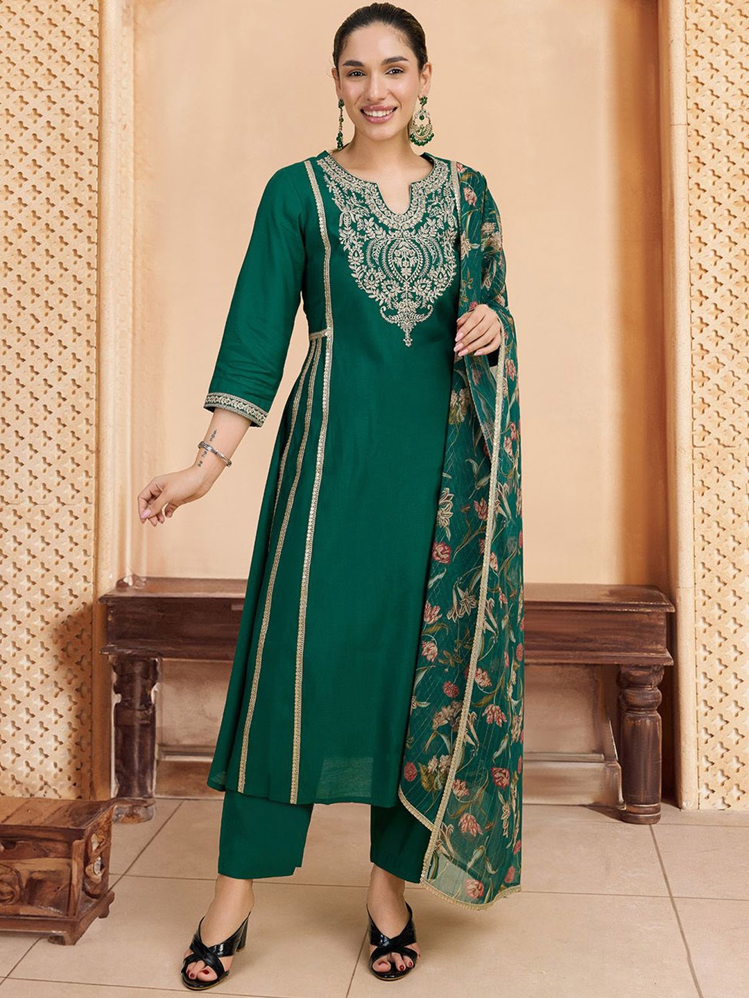 House Of Pataudi Floral Yoke Design Thread Work Straight Kurta With Trousers & Dupatta - Kurta Sets for Women 30126818 | Myntra