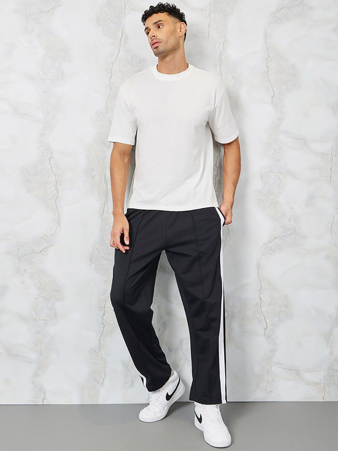 Styli Men Side Contrast Tape Detail Relaxed Fit Jogger