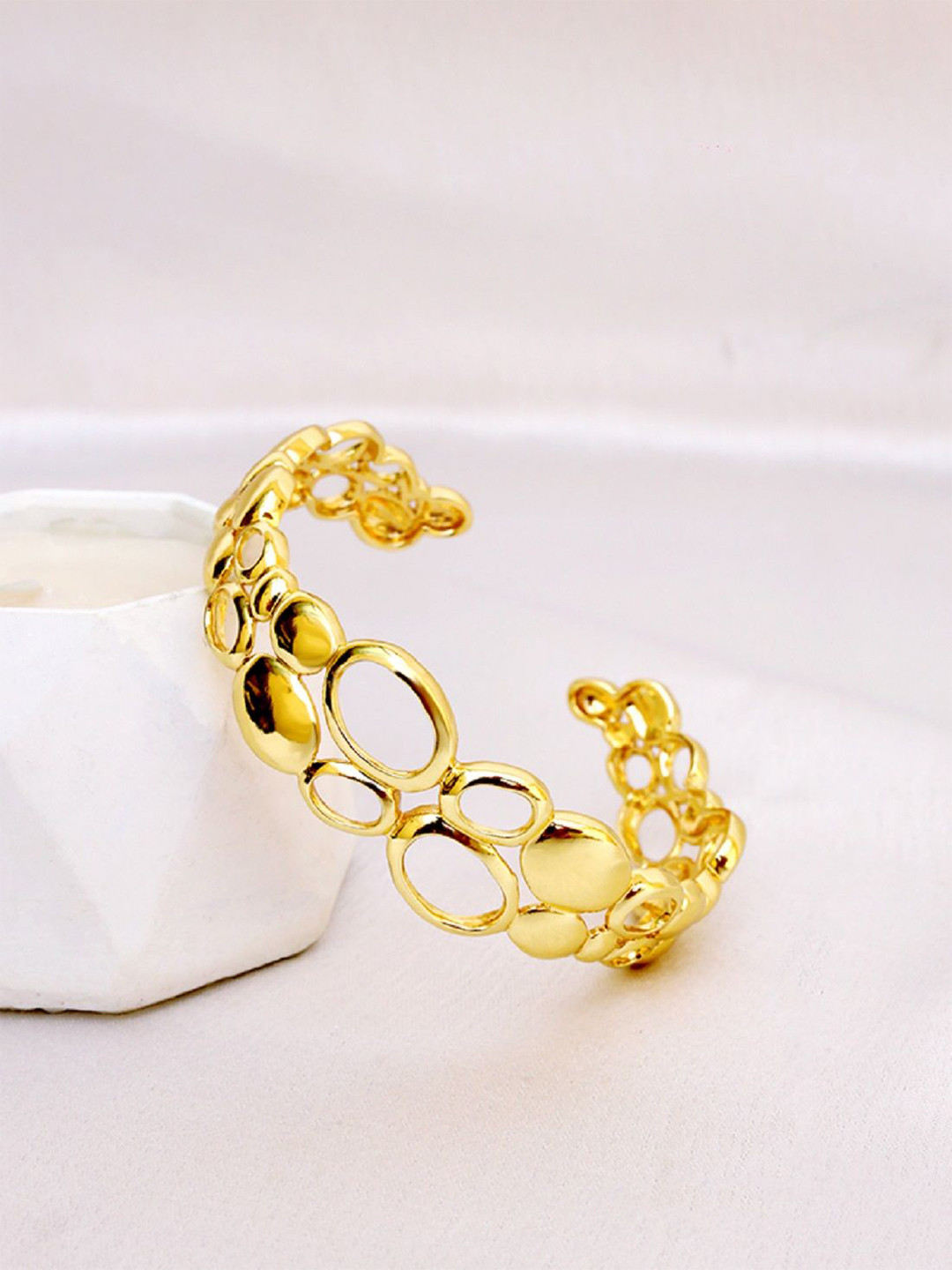 Perfectly Average Women 18k Gold Plated Hollow Pebble Bracelet