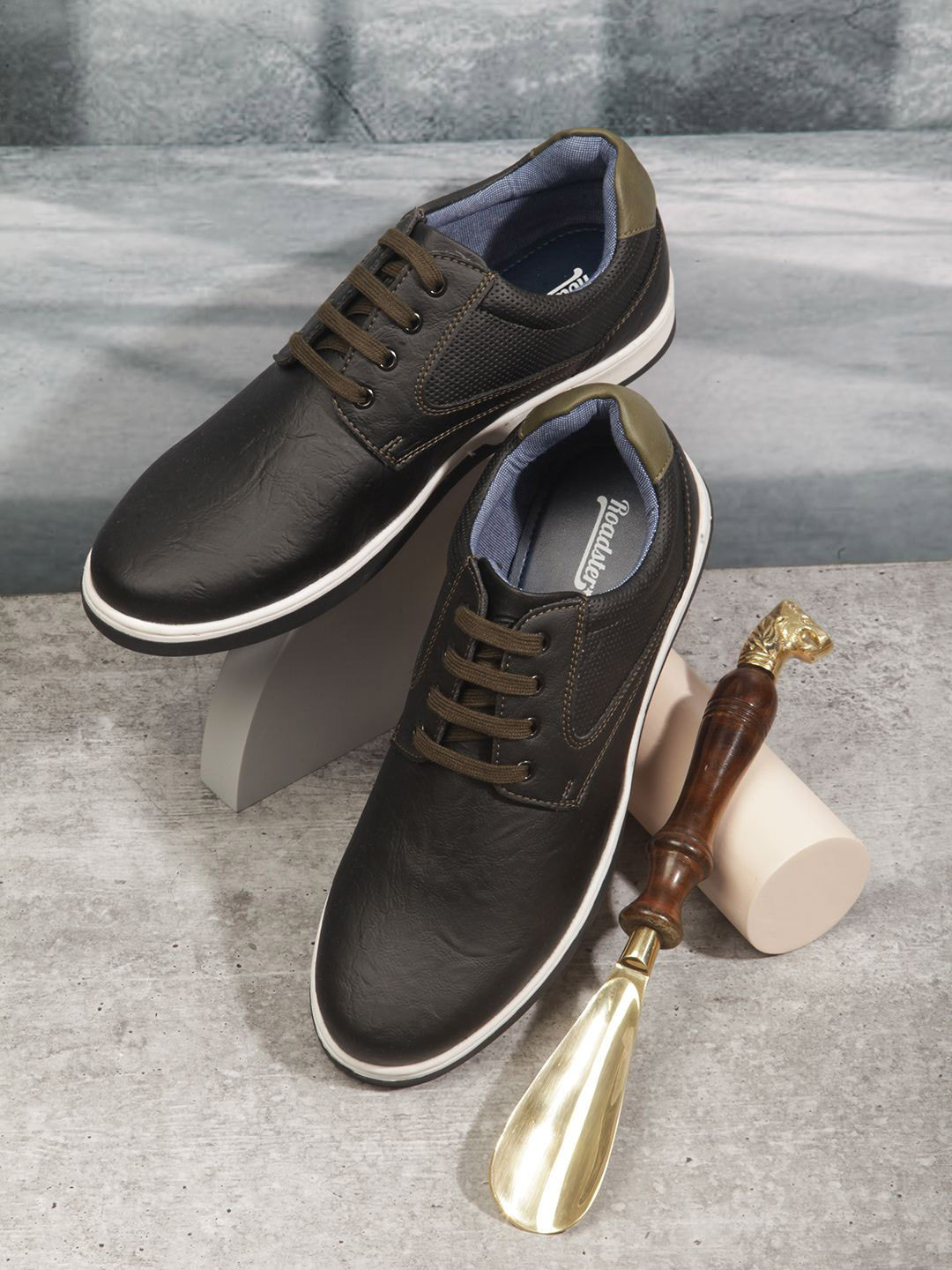 The Roadster Lifestyle Co Men Casual Sneakers