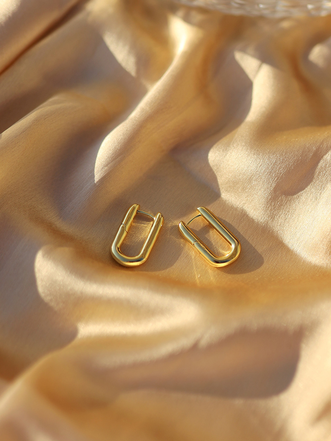 Pefectly Average Women 18K Gold Plated Mini U-shaped Hoops