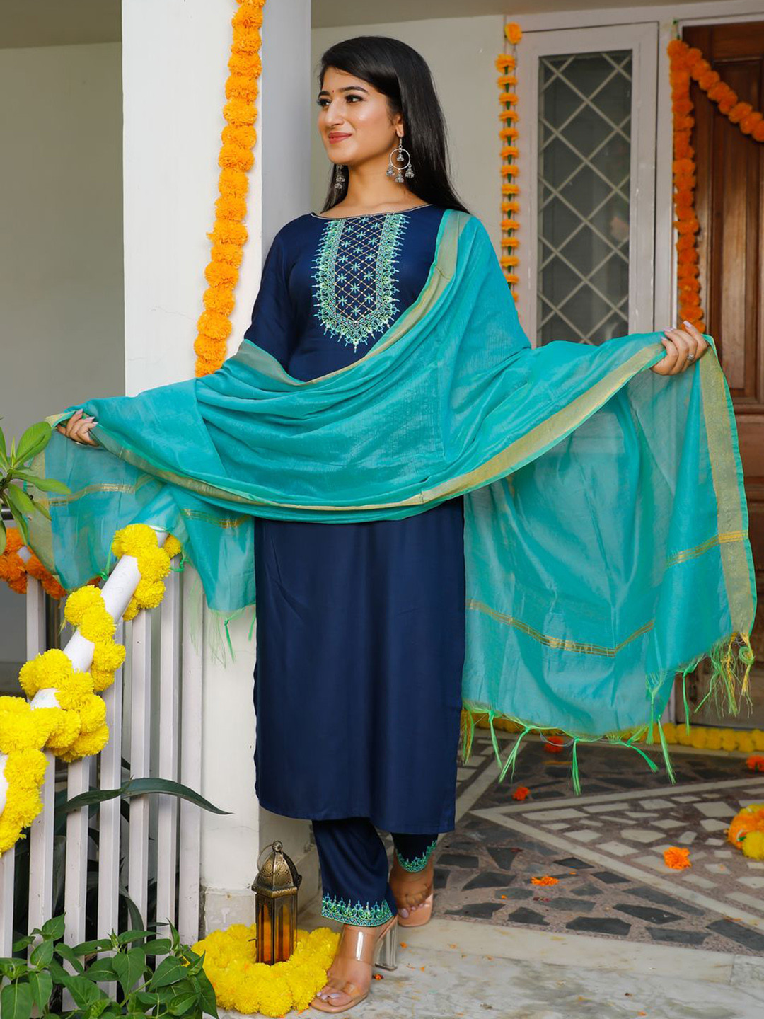 Indi INSIDE Floral Yoke Designed Straight Thread Work Kurta with Trousers & Dupatta