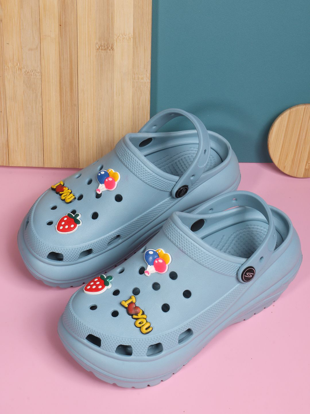 The Roadster Lifestyle Co Women Textured Water Resistant Clogs