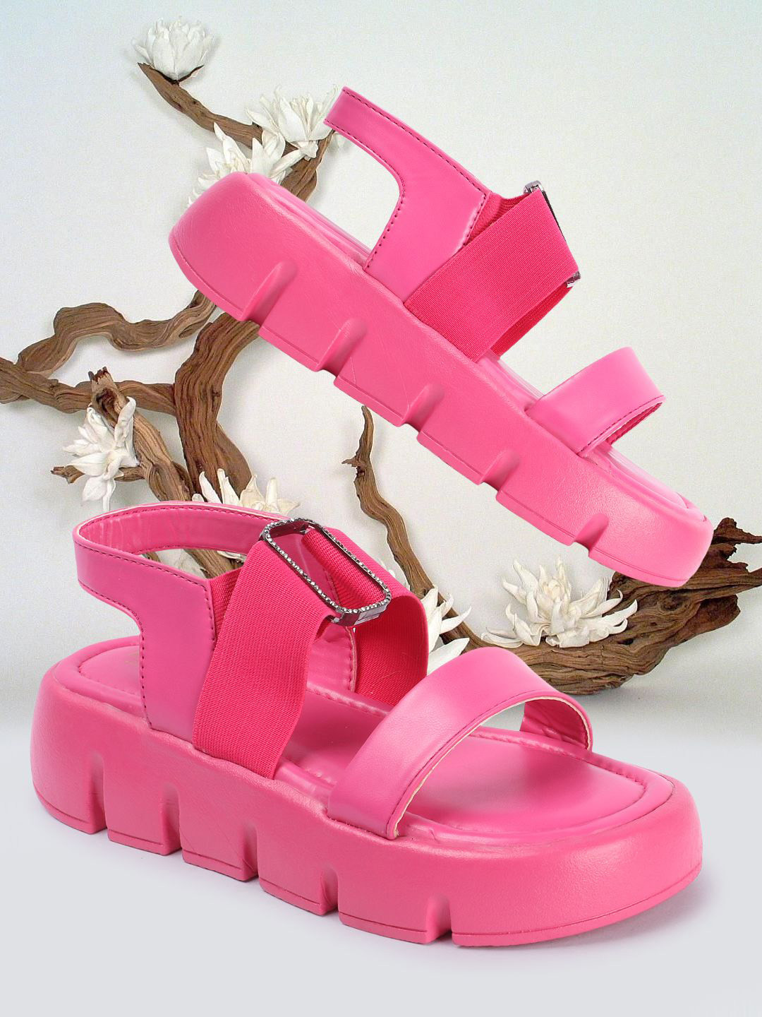 madam glorious Women Block Heel Sandals with Buckles