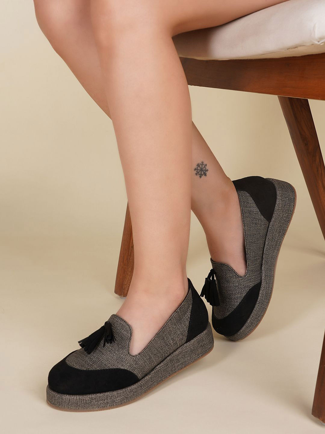 Shezone Women Textured Loafers with Tassels