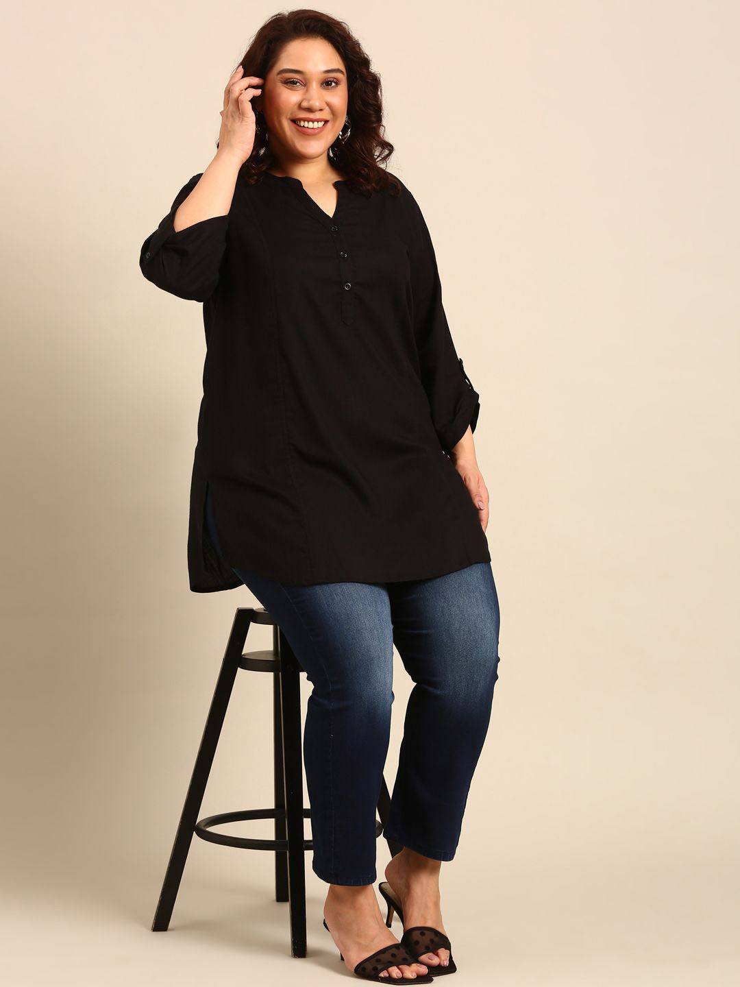 The Pink Moon Women Solid Mandarin Collar Tunic