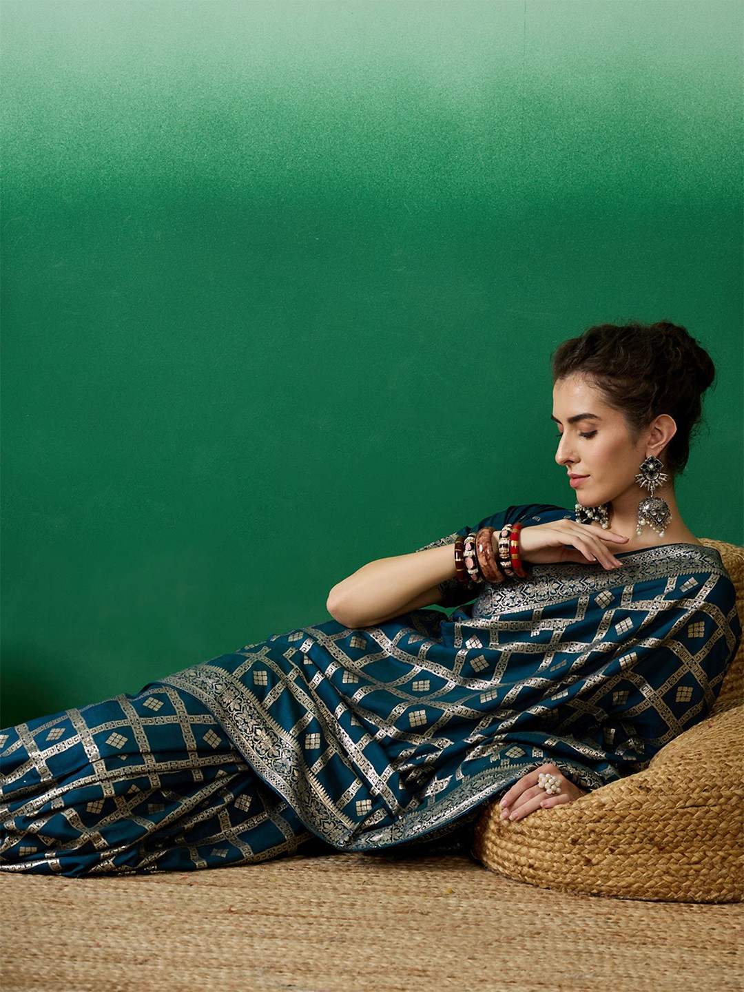 Sangria Zari Woven Checkered Saree With Blouse