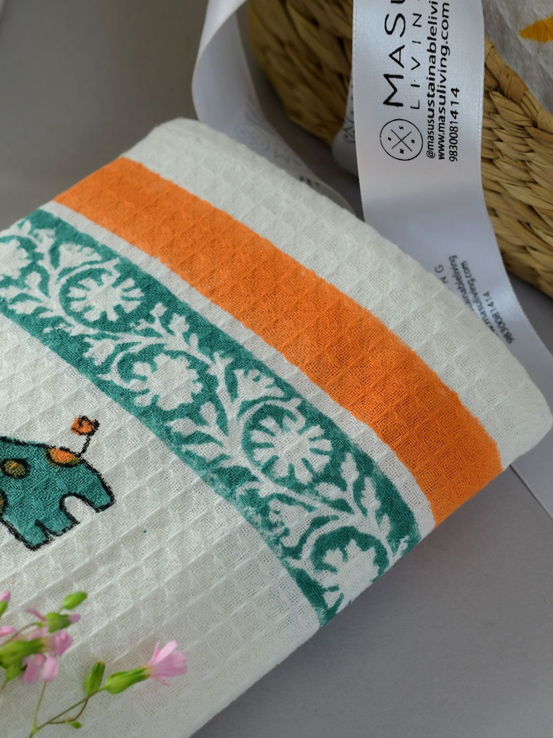 MASU LIVING White & Green Giraffe Printed Pure Cotton 380 GSM Bath Towel