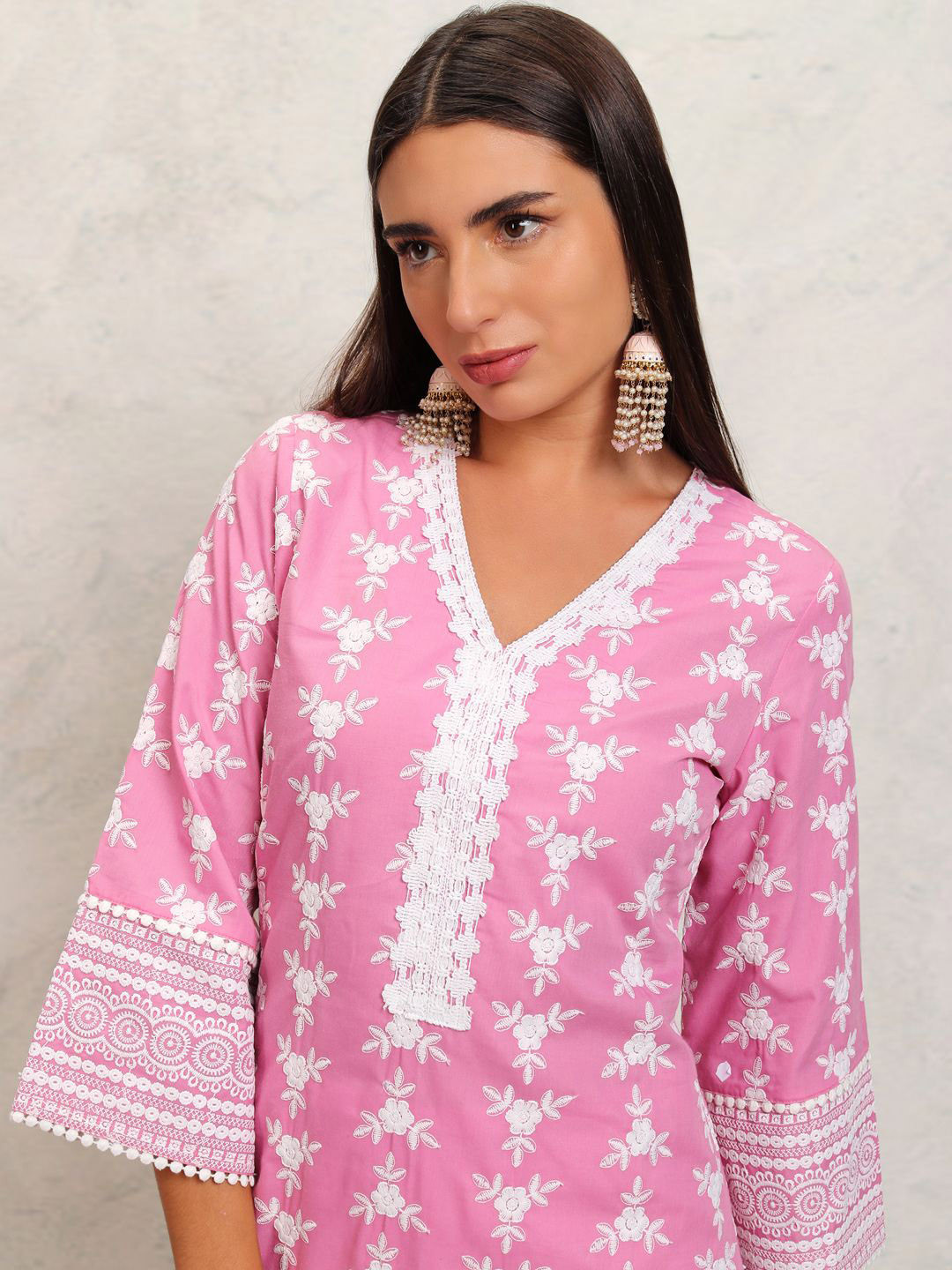 Vishudh Pink Floral Embroidered V-Neck Thread Work Straight Kurta