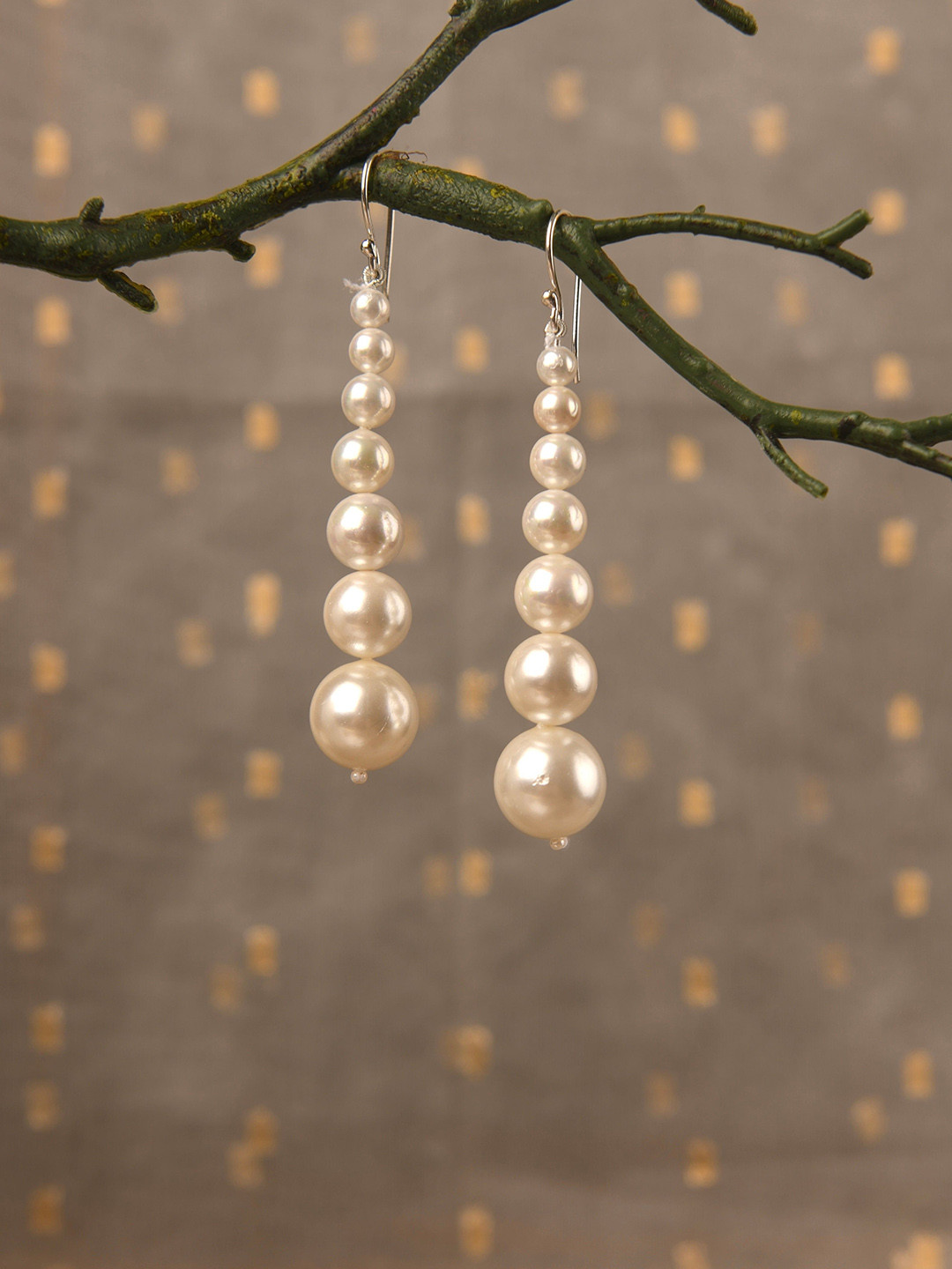 TOTAPARI Silver-Plated Bold Graduated Pearl Dangler Earrings