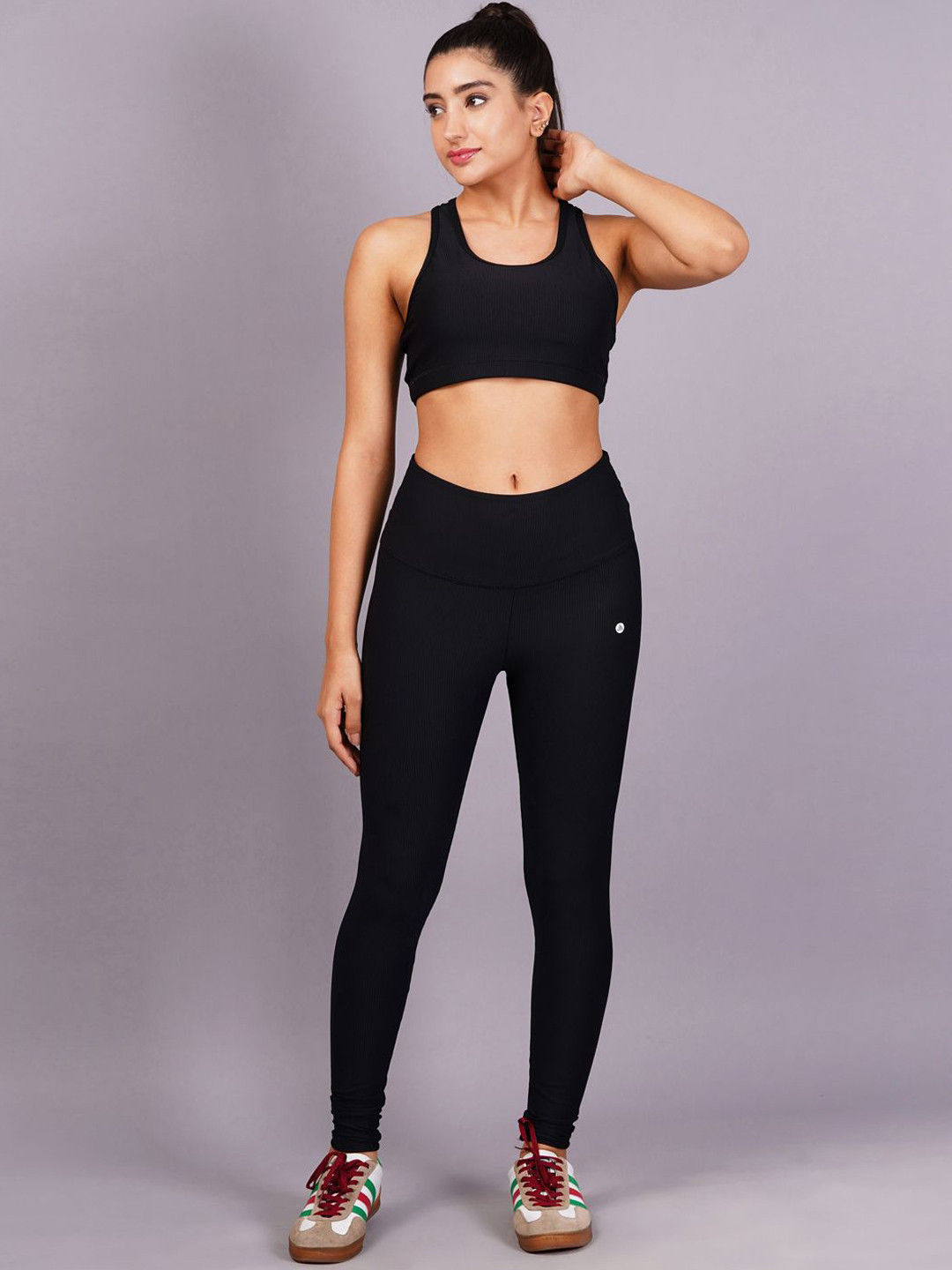 Aesthetic Bodies Round Neck Sleeveless Bra With Mid-Rise Tights