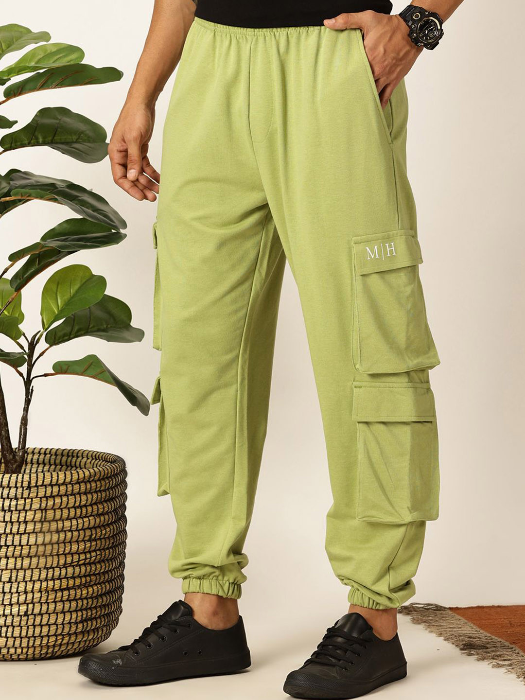 Mast & Harbour Men Lime Green Smart Easy Wash Mid Rise Cargo Joggers