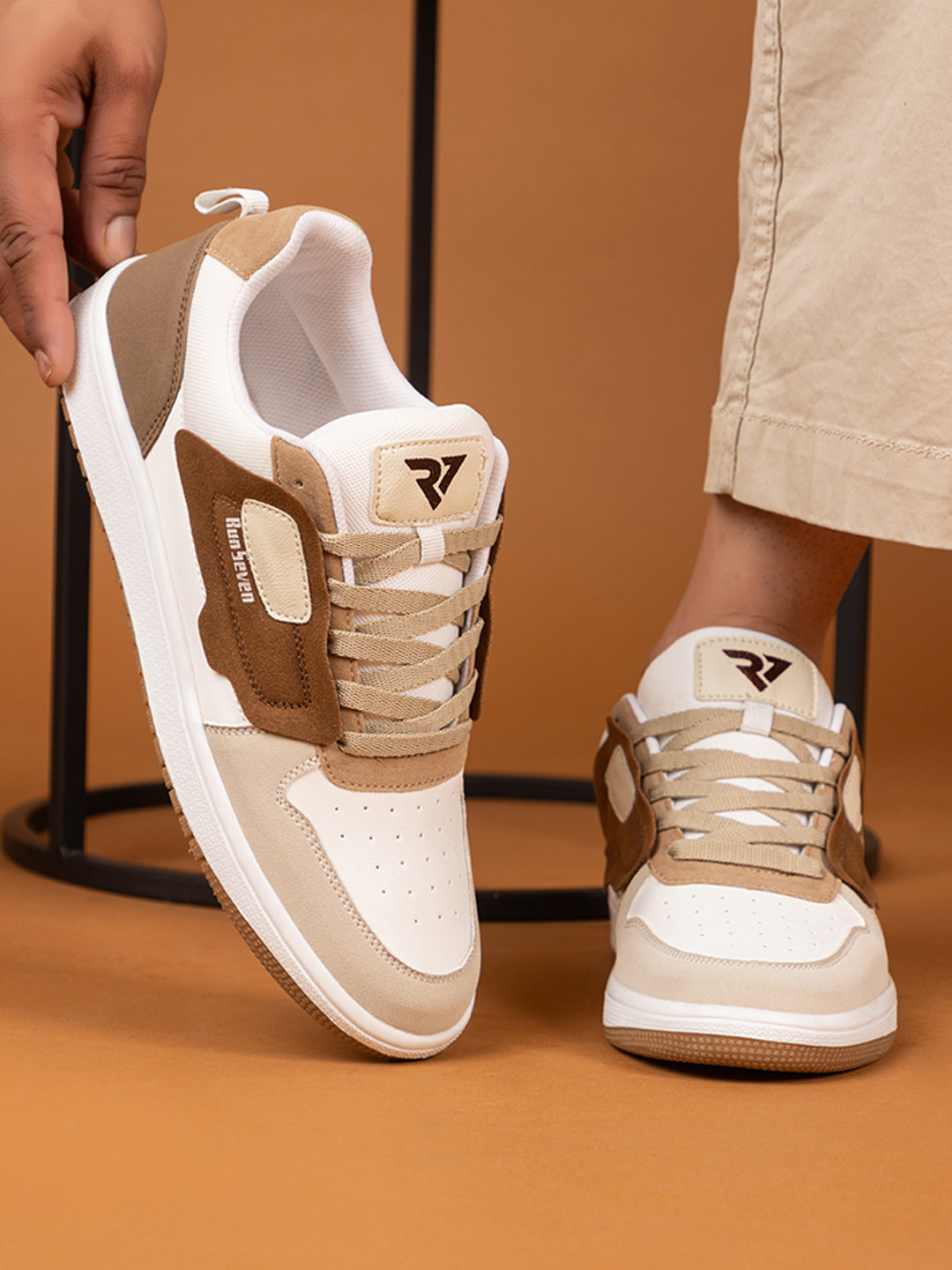 RUN SEVEN Men Textured PU Regular Round Toe Lace up Casual Sneakers