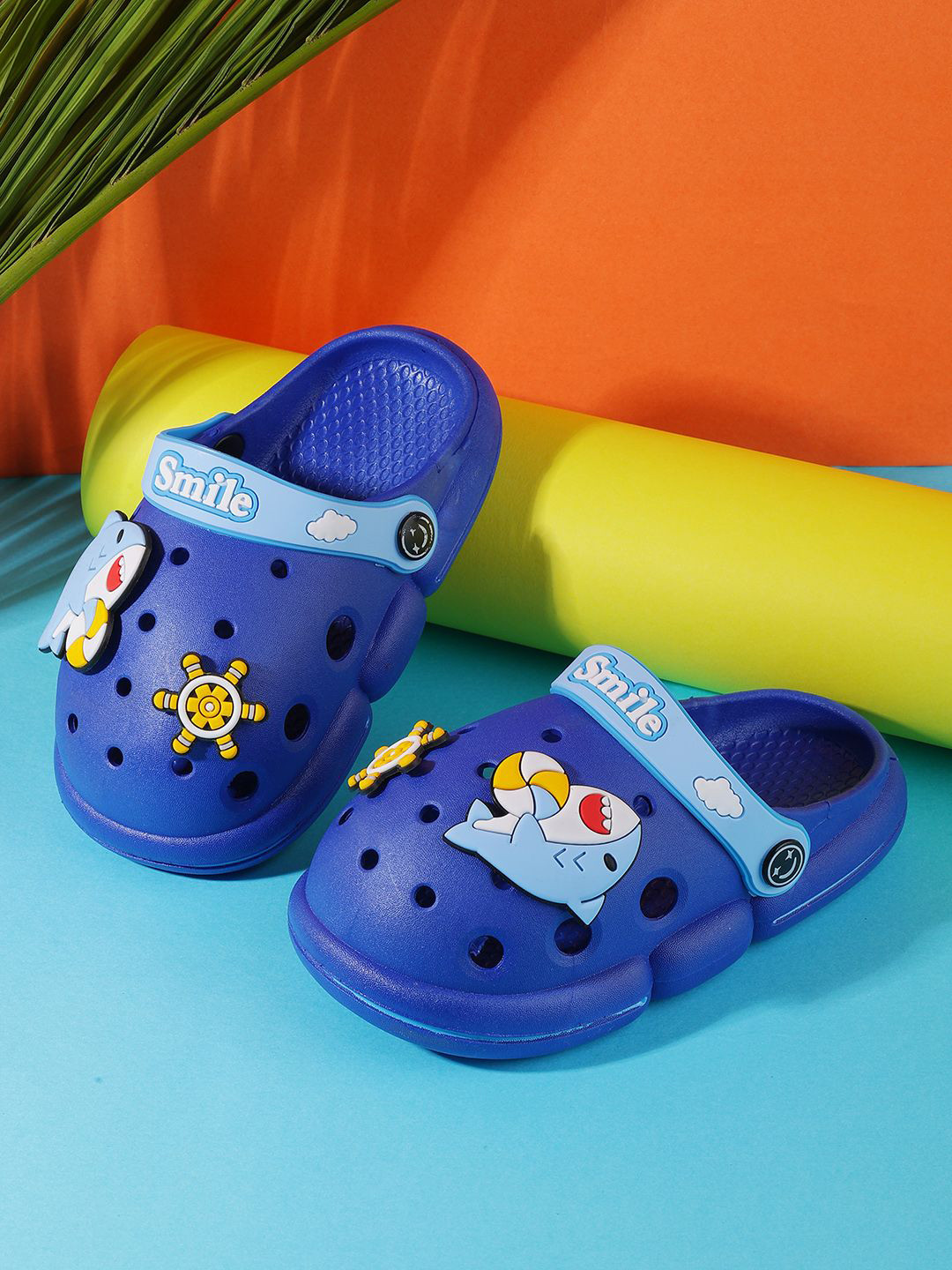 PASSION PETALS Boys Lightweight Flip Flops Fish Embossed clogs