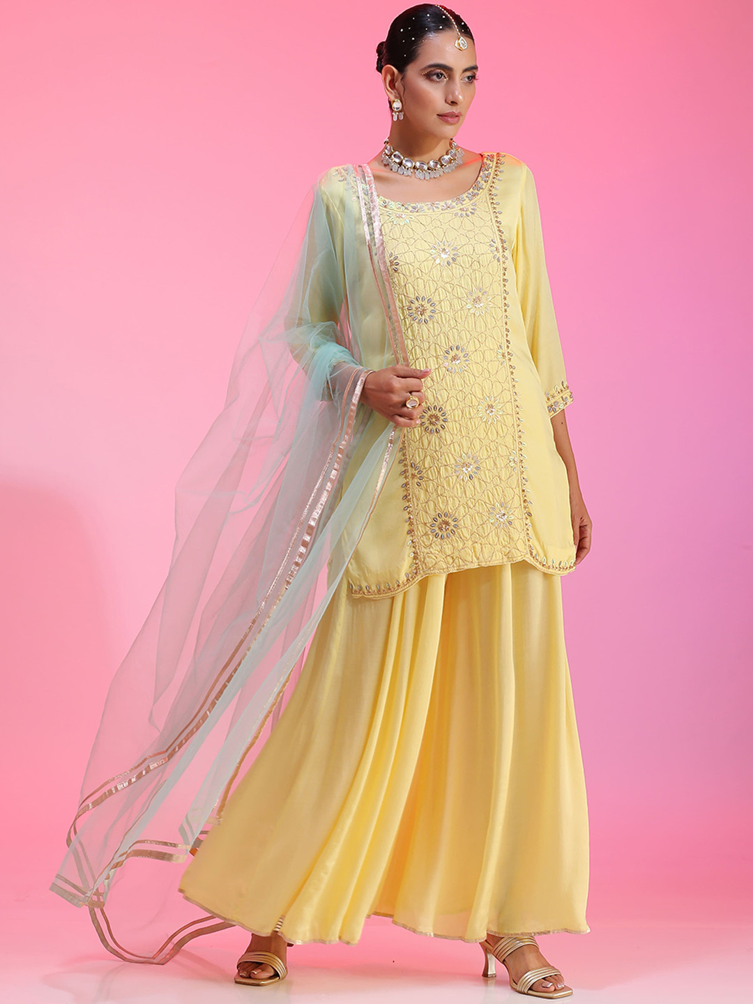 KUDI PATAKA Gulabo-ye Floral Embroidered Beads & Stones Straight Kurta Set