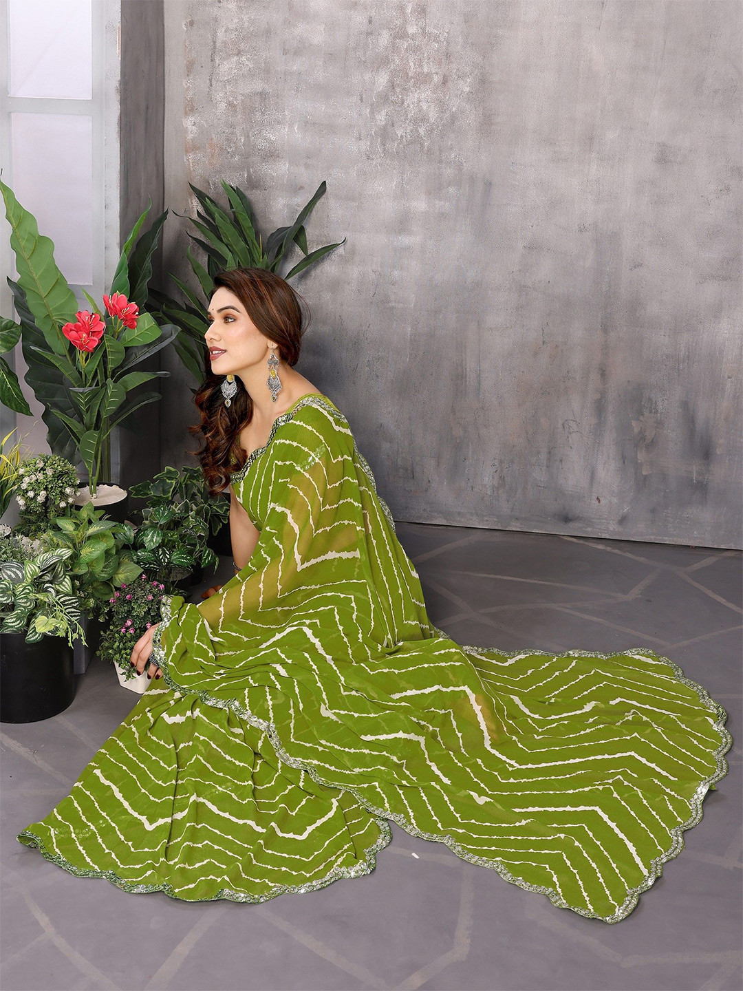 The Textile Hub Striped Mirror Work Saree with Blouse
