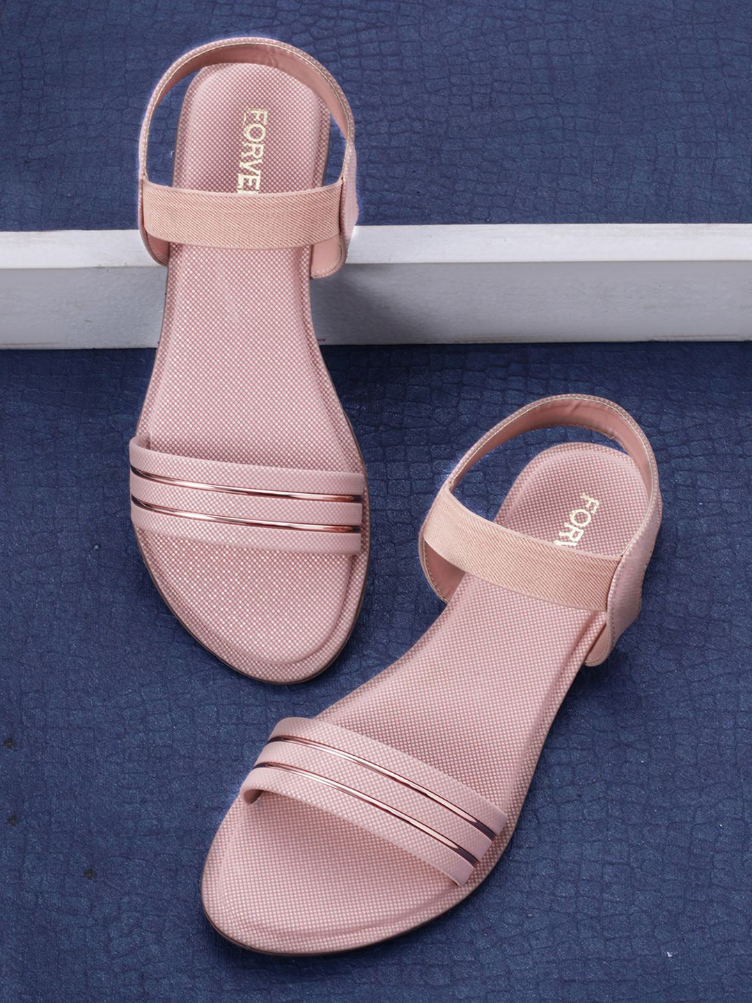 FORVELA Women Textured Open Toe Flats