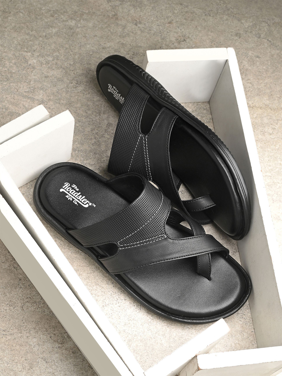 The Roadster Lifestyle Co Men Round toe Slip on Comfort Sandals