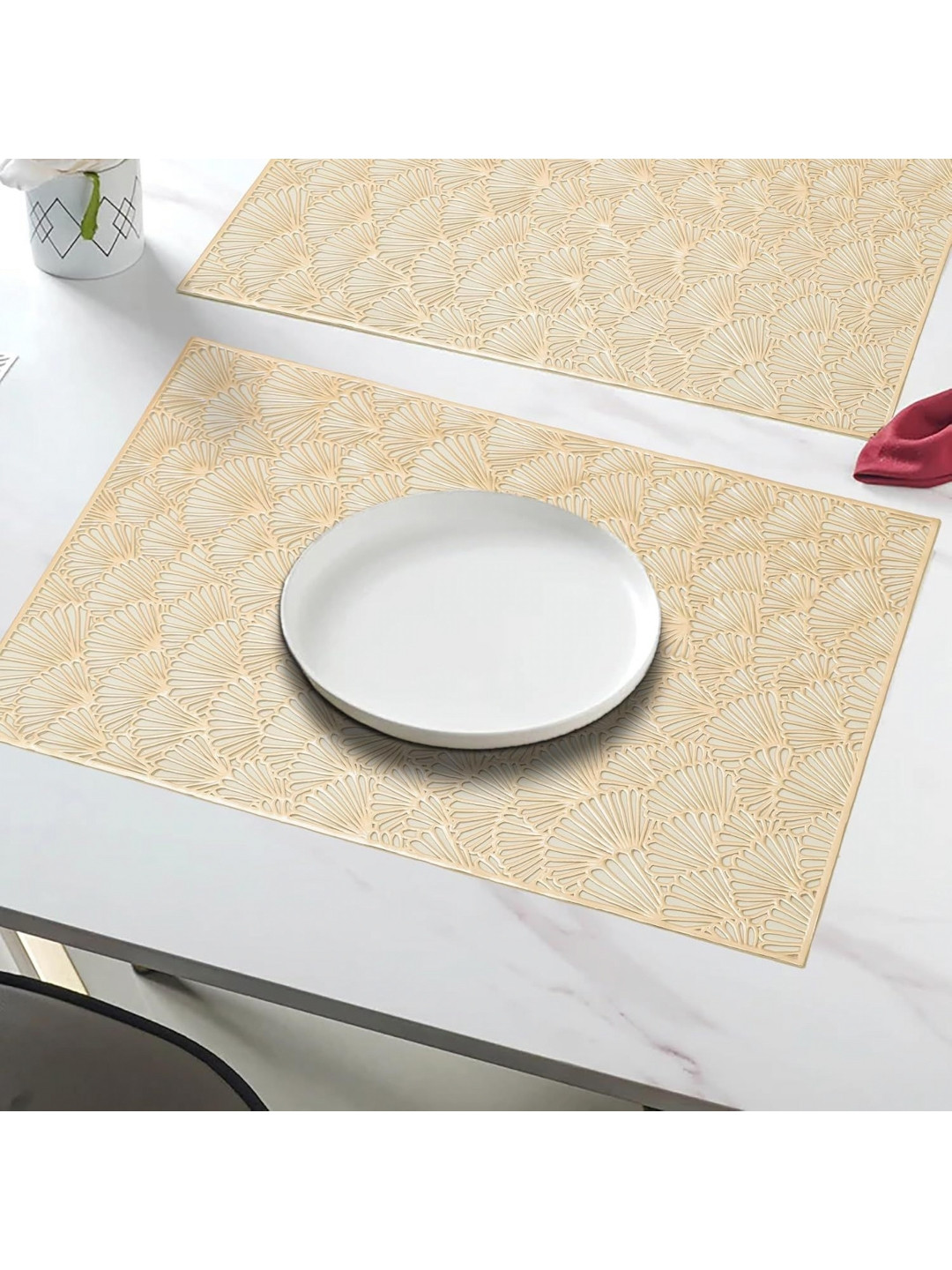 THE HOME TALK Gold Toned 4 Pieces Textured Metal Ractangle Table Placemats