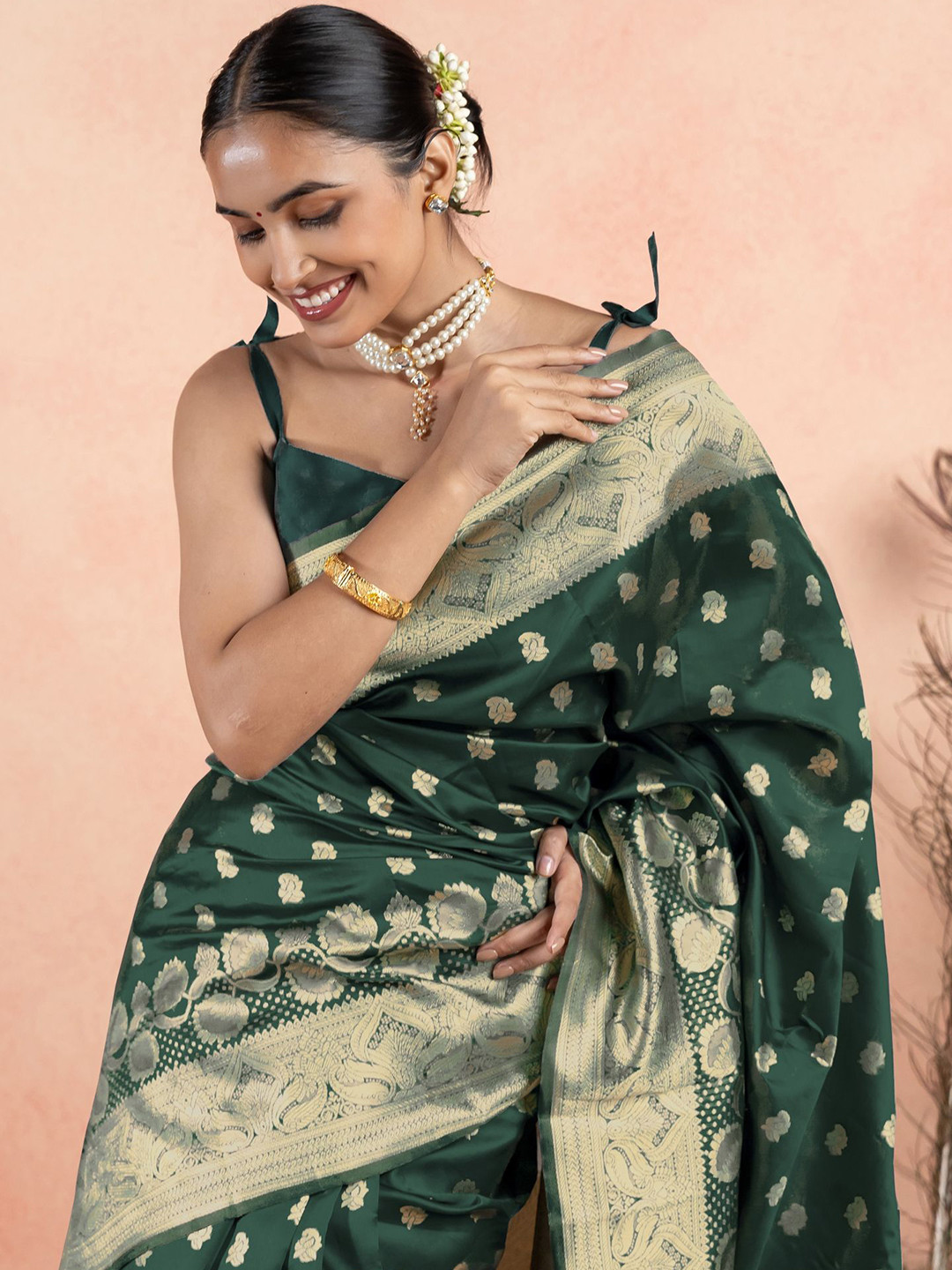 Subham Ethnic Motifs Woven Designed Zari Saree