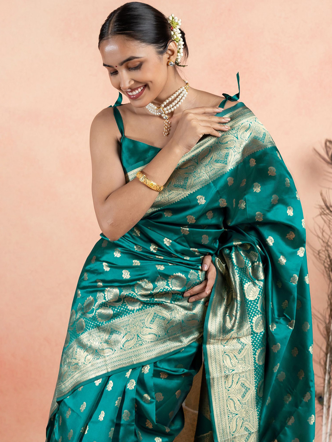 Subham Ethnic Motifs Woven Designed Zari Saree