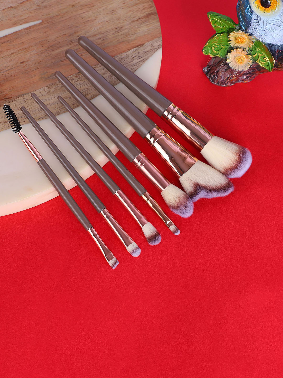 KAZARMAA Set Of 7 Makeup Brushes With Storage Bag