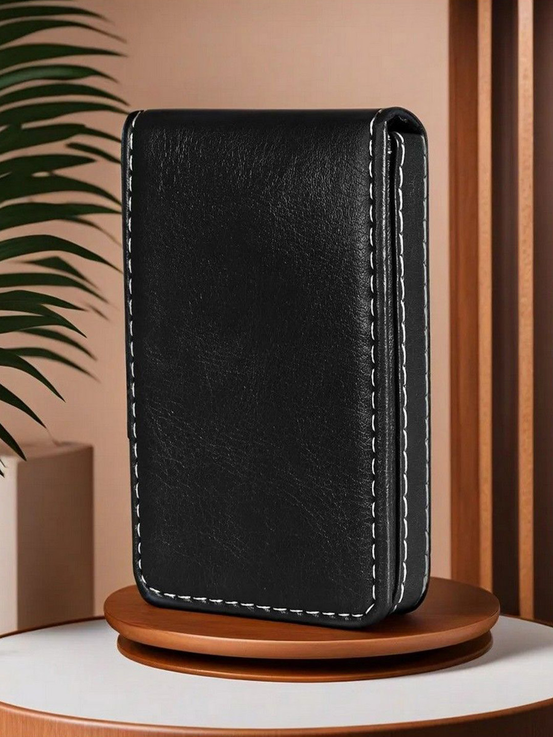 LOREM Men Card Holder With Magnetic Shut Button
