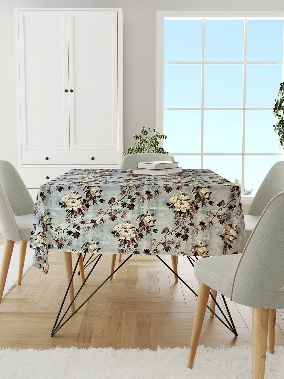 Tesmare Blue & White Floral Printed 4-Seater Velvet Table Cover