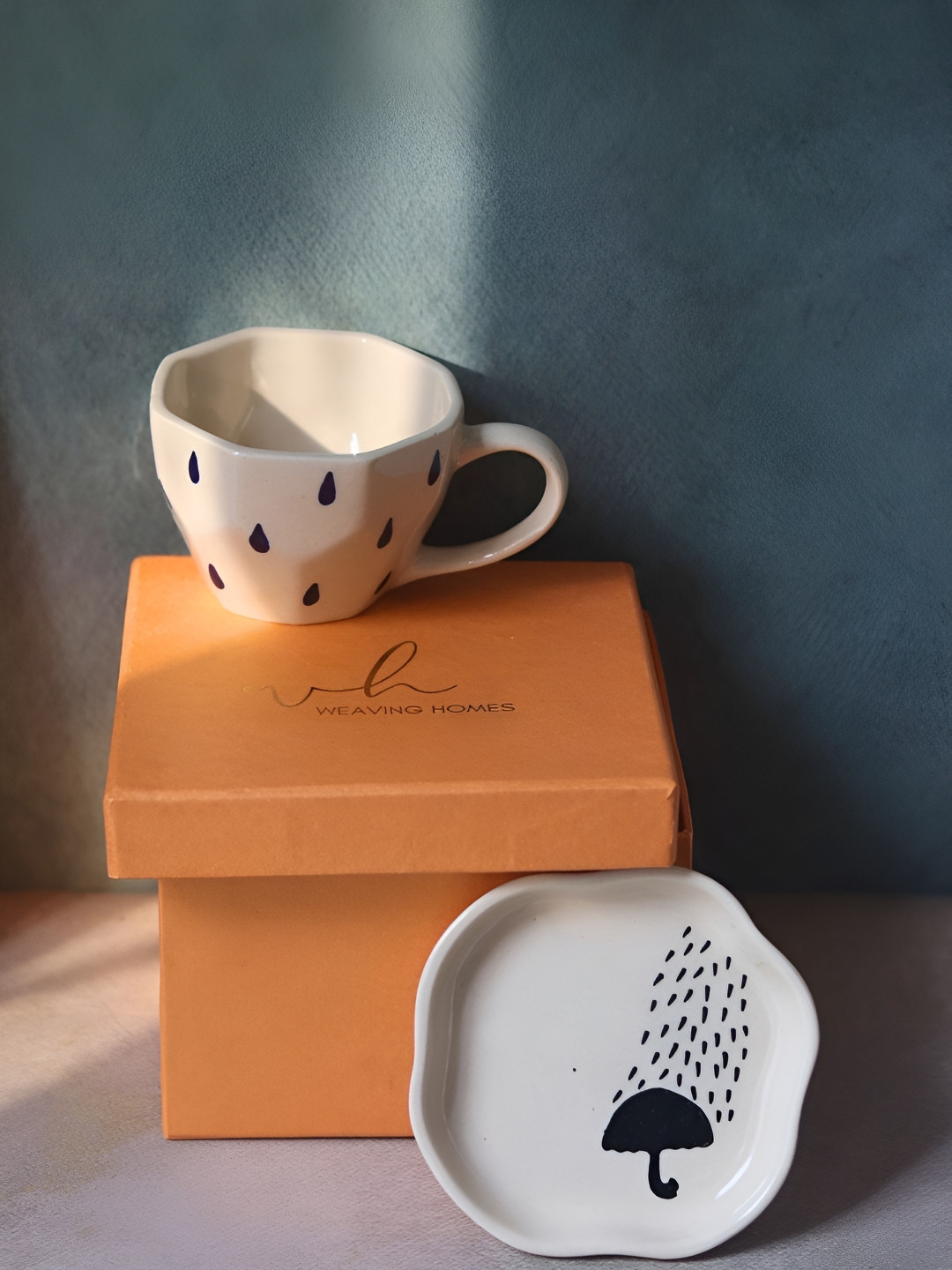 WEAVING HOMES White 2 Pcs Printed Ceramic Glossy Finished Mug & Dessert Plate In Gift Box