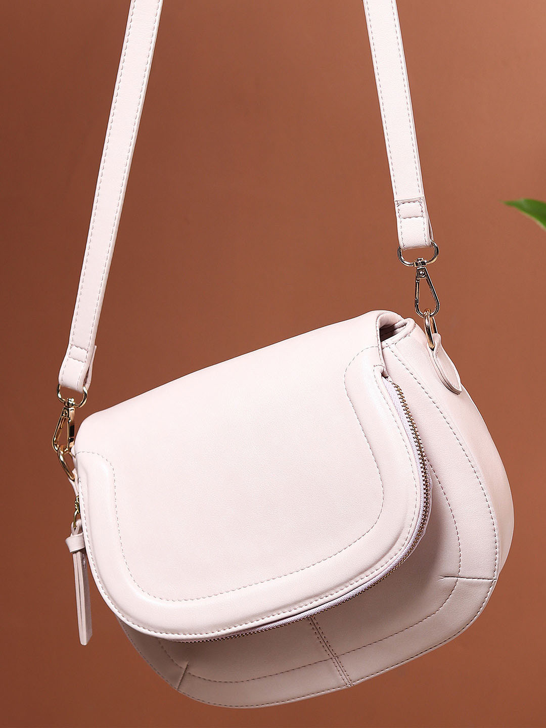 White Lily Women's PU Bucket Sling Bag with Tasselled