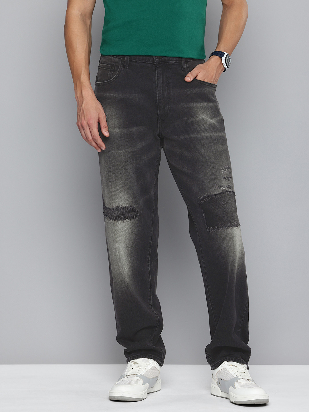 Levis Men 550'92 Relaxed Fit Mildly Distressed Heavy Fade Stretchable Jeans