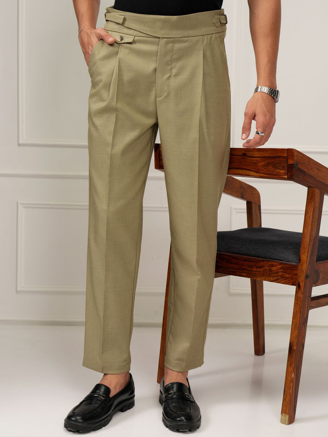 HIGHLANDER Men Loose Fit Mid Rise Pleated Formal Trousers