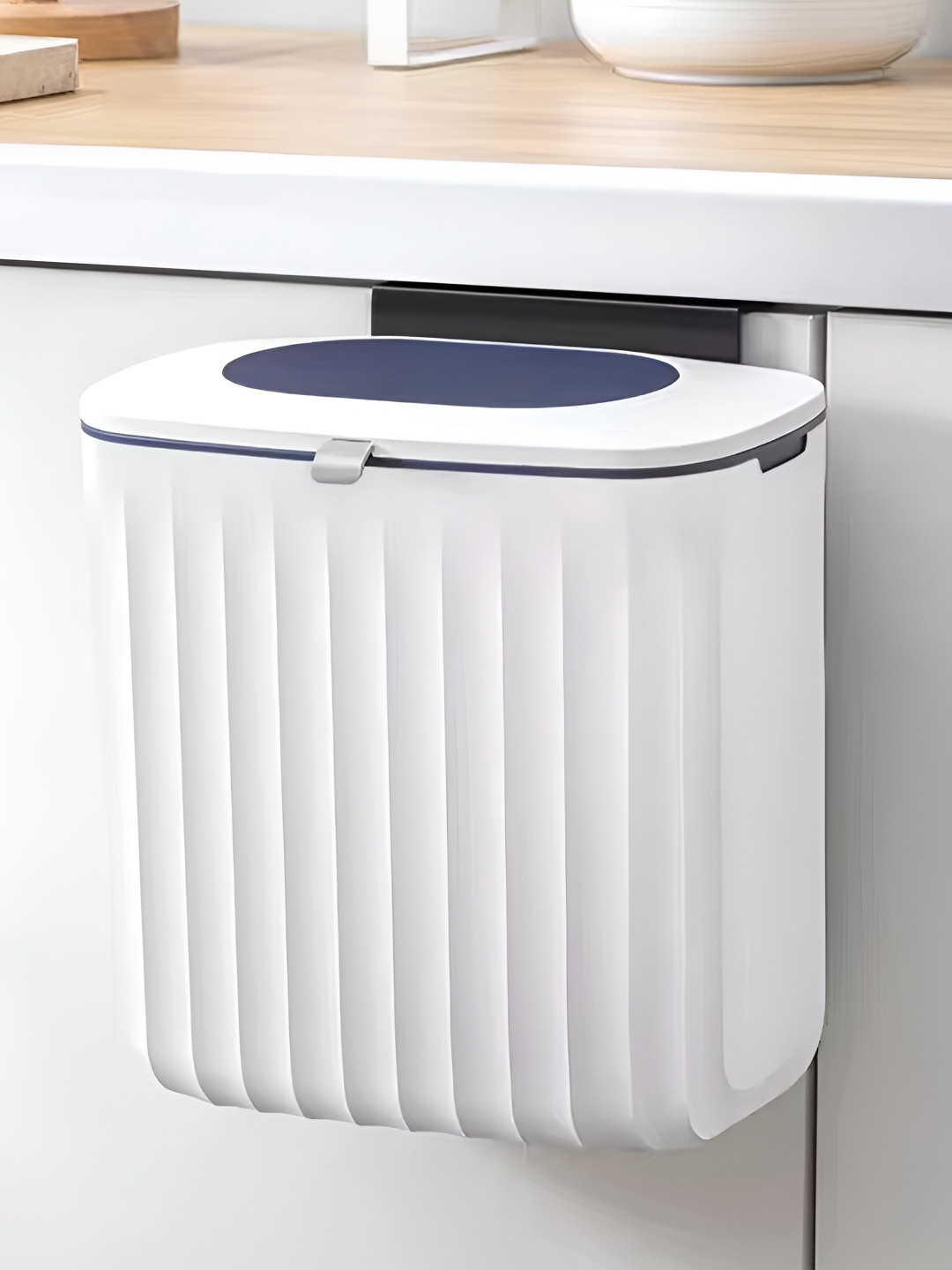 UMAI White & Blue Textured Open Dustbin With Lid 8 L