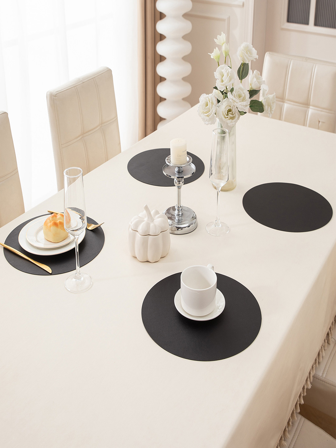 HOKIPO Black 4 Pieces Heat Resistant Dinner Table Mats