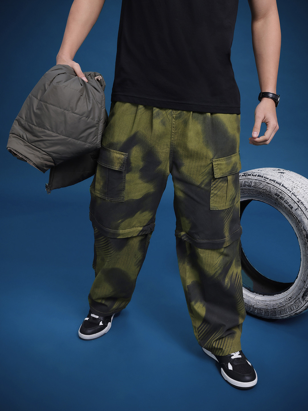 The Roadster Lifestyle Co. Men Camouflage Print Baggy Fit Convertible Pure Cotton Cargos